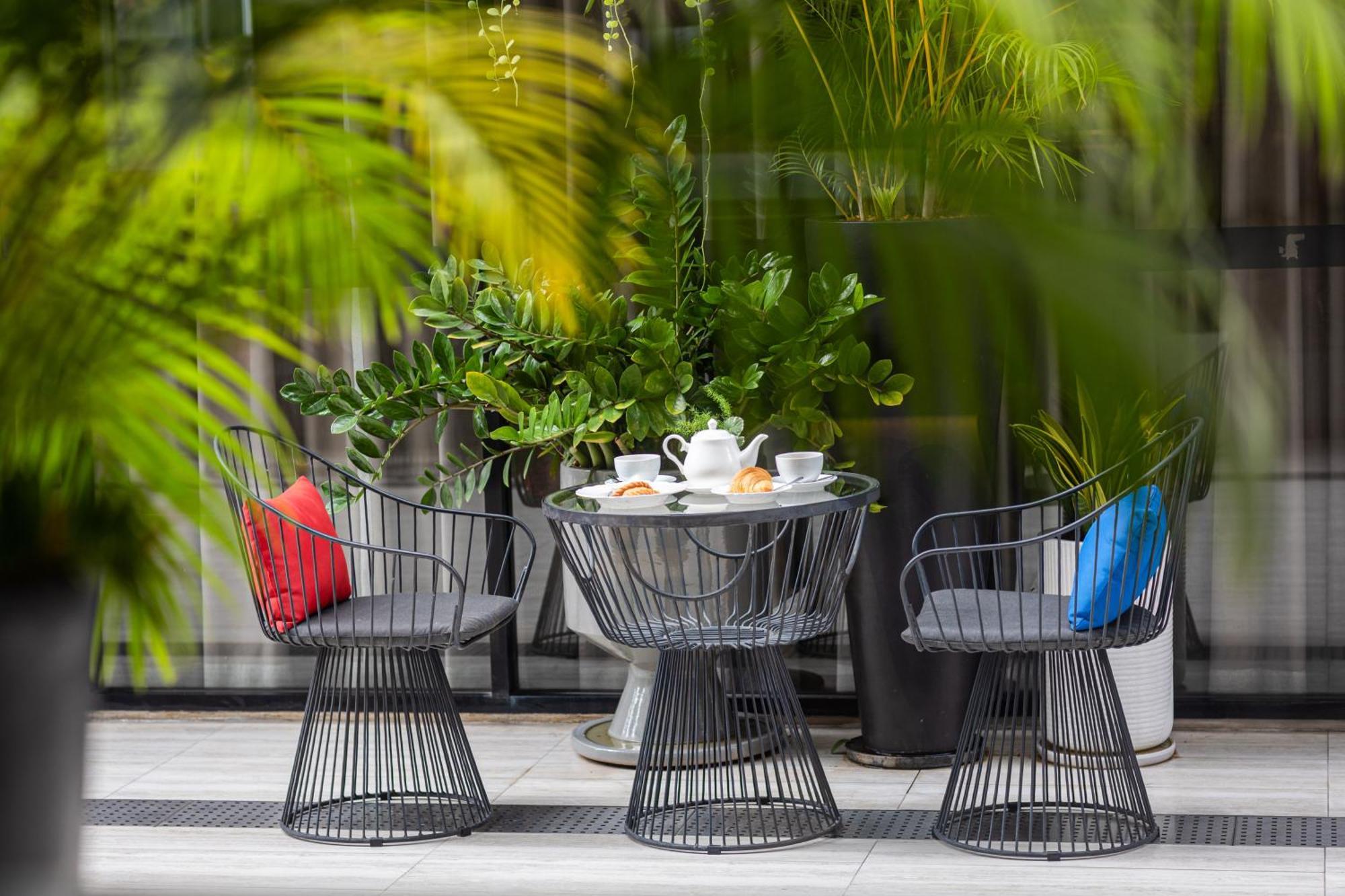 Blue Hippo Hotel Bangkok Bagian luar foto